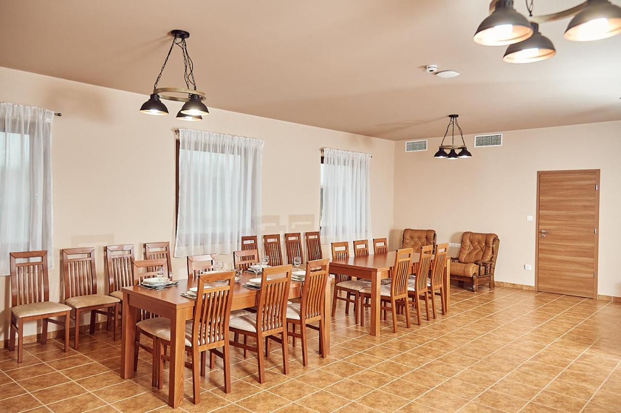 Vadvirag Vendeghaz Otel Izsák Dış mekan fotoğraf