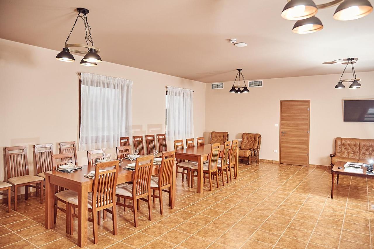 Vadvirag Vendeghaz Otel Izsák Dış mekan fotoğraf