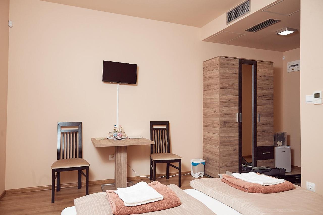 Vadvirag Vendeghaz Otel Izsák Dış mekan fotoğraf